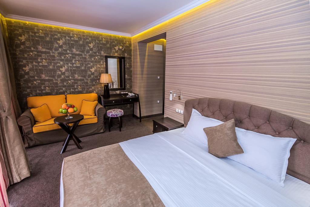 8 1/2 Art Guest House Plovdiv Bilik gambar