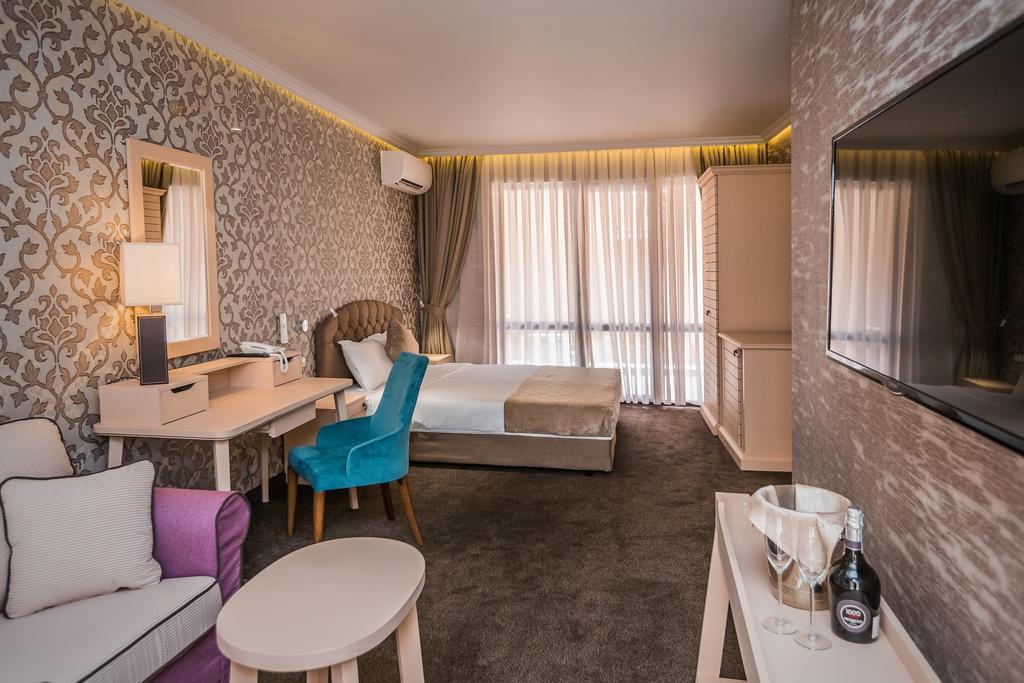8 1/2 Art Guest House Plovdiv Bilik gambar