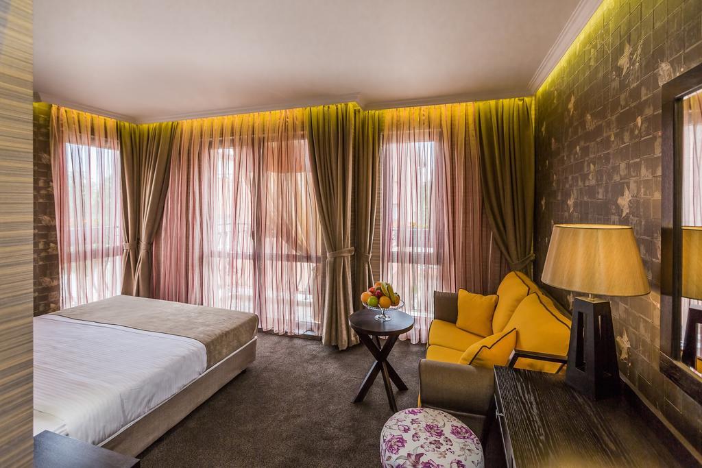 8 1/2 Art Guest House Plovdiv Bilik gambar